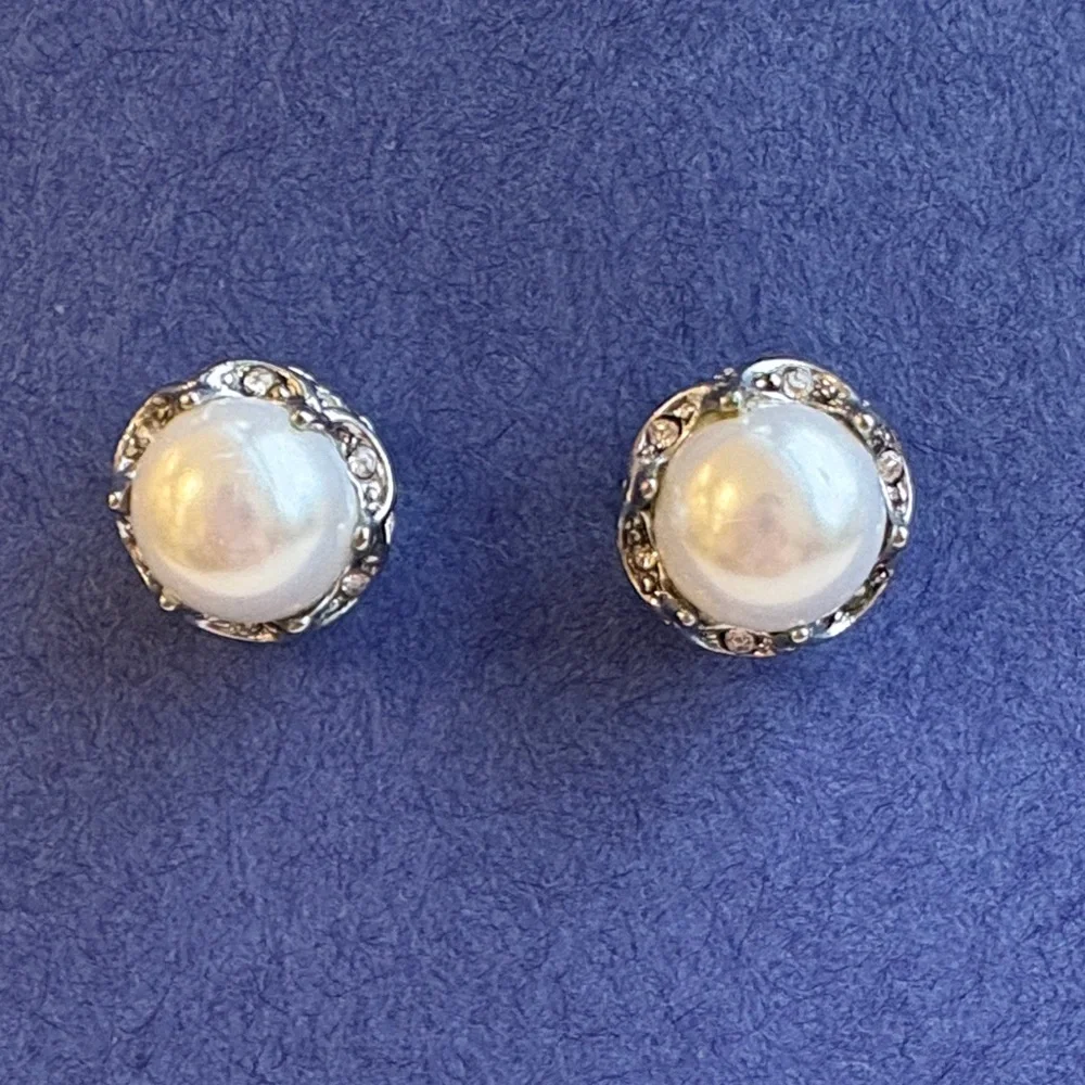 Betsey Johnson pearl crown stud earrings